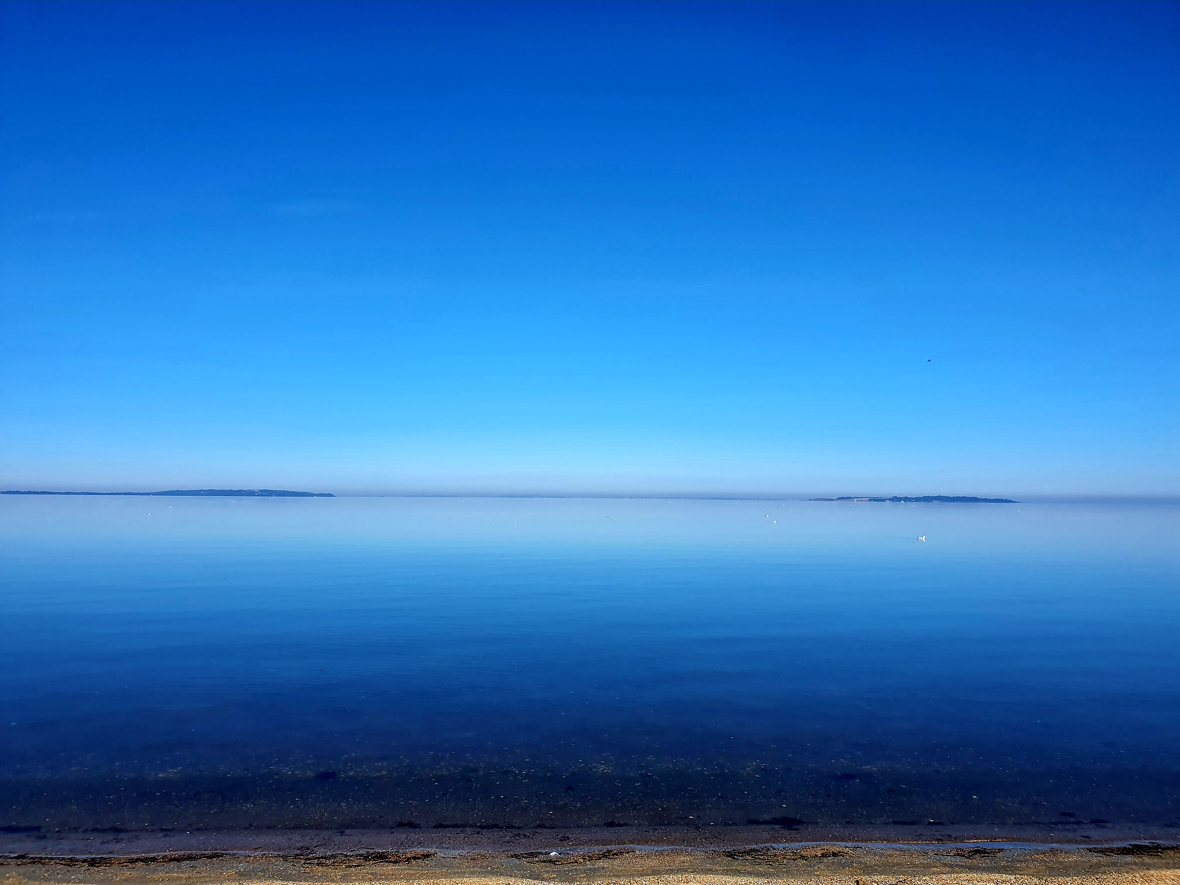 Dieses Bild ist aufgenommen in einem Fjord in Dänemark und erinnert mich immer an die endlose Weite und Stille.