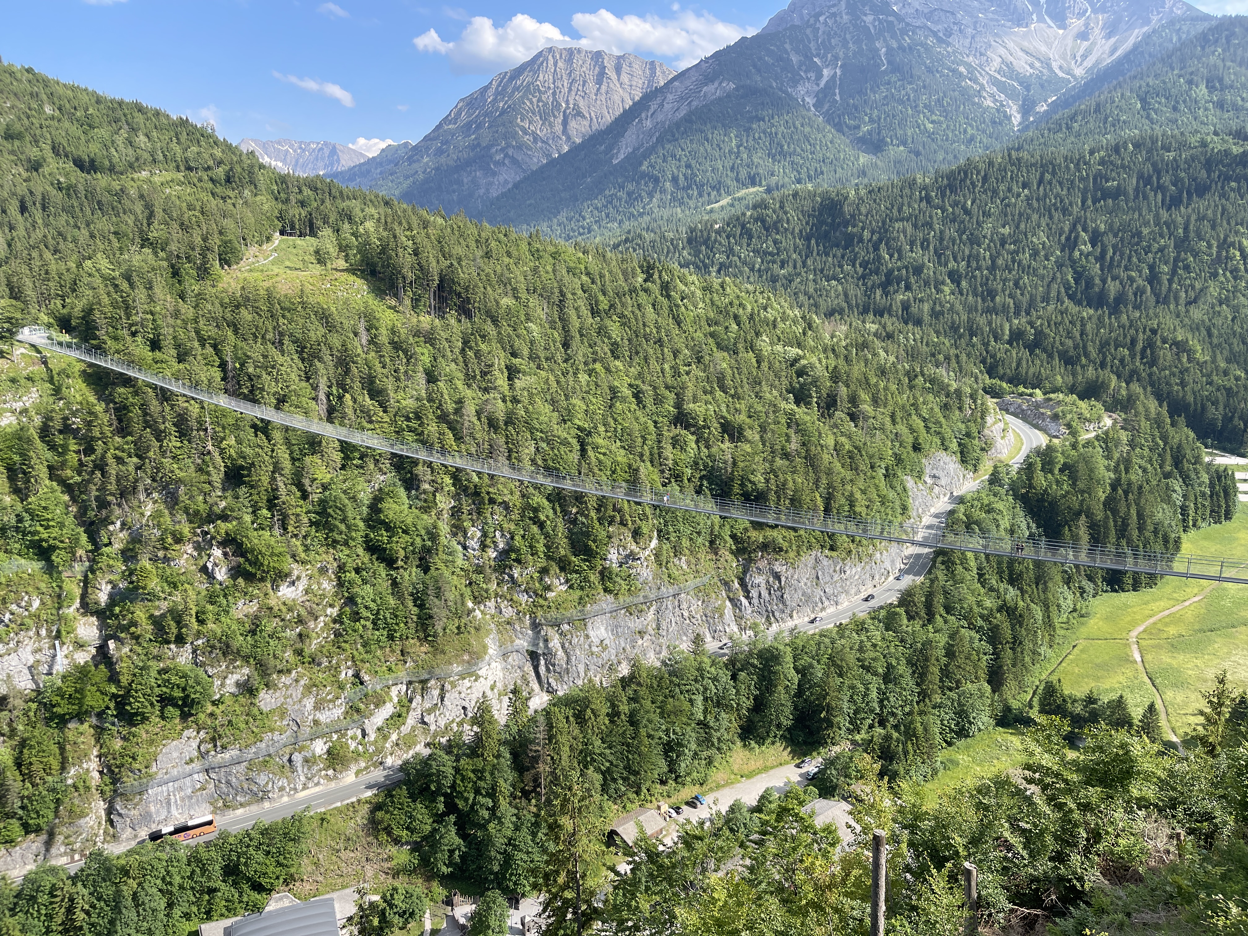 Fußgänger-Hängebrücke